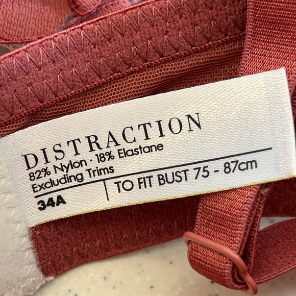 ELEGANT LACE PUSH UP V NECK BRA - Picture 5 of 5